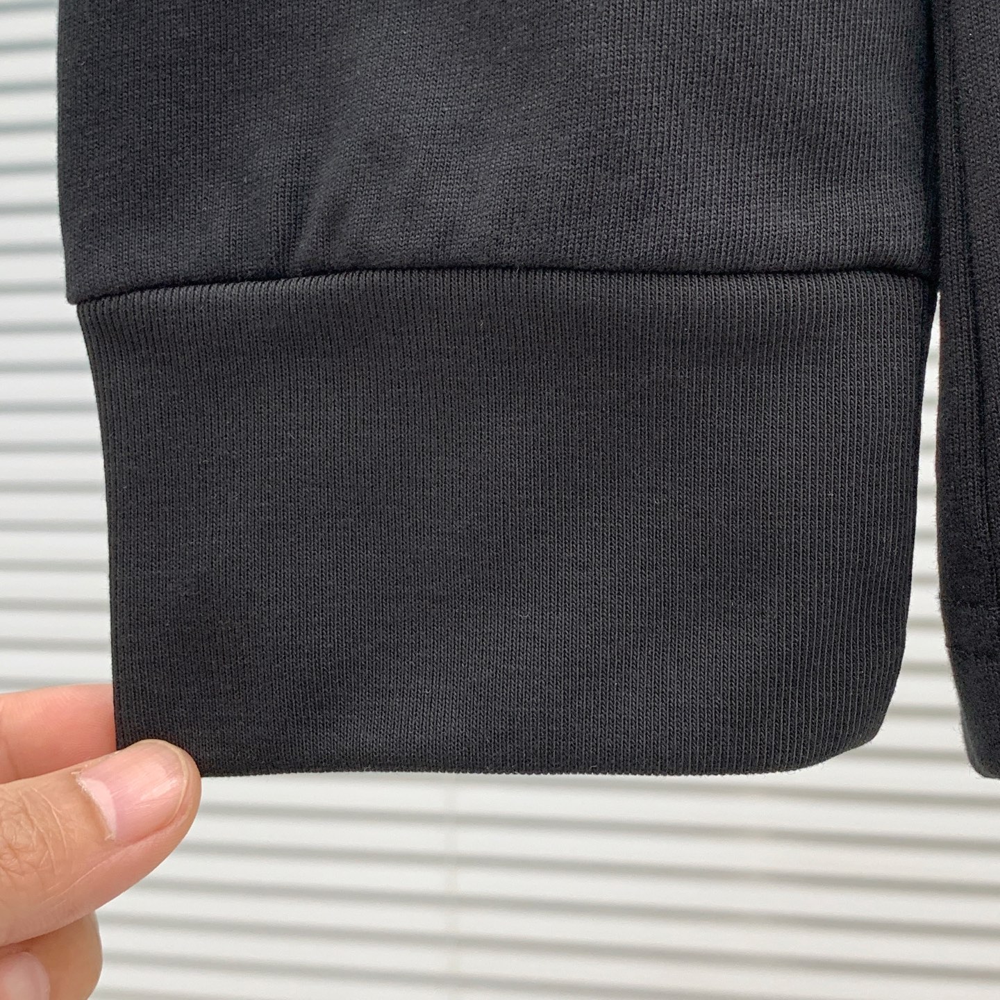 P巴宝莉25ss秋季【新品】新款贸易订单圆领长袖打底衫长袖T恤网红款！上身舒适透气，不僵硬，整体有着丰富