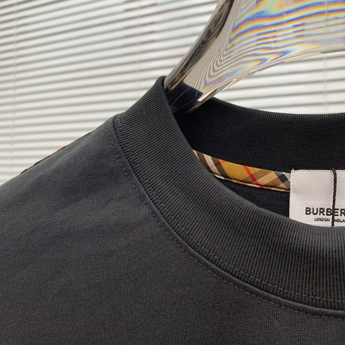 P巴宝莉25ss秋季【新品】新款贸易订单圆领长袖打底衫长袖T恤网红款！上身舒适透气，不僵硬，整体有着丰富