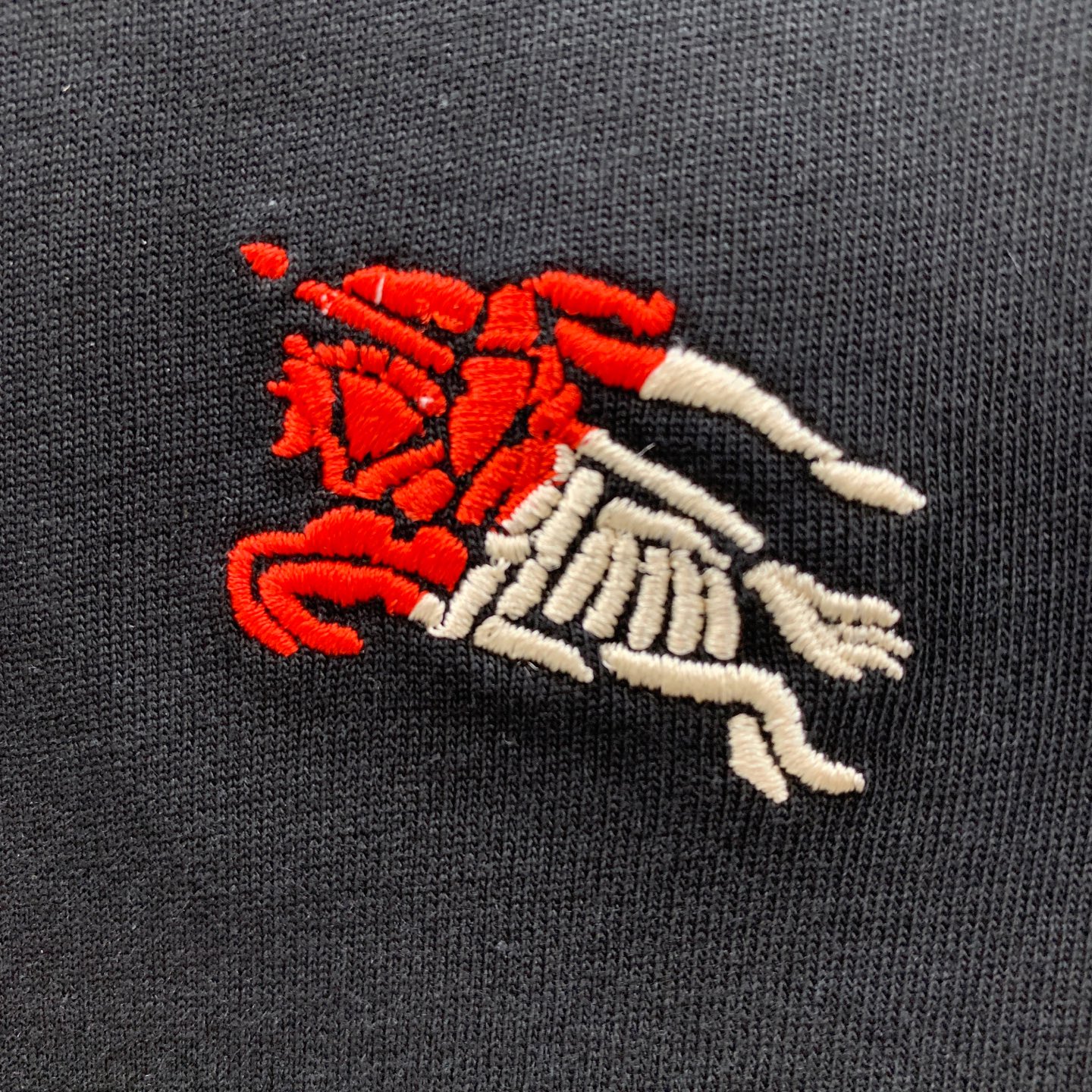 P巴宝莉25ss秋季【新品】新款贸易订单圆领长袖打底衫长袖T恤网红款！上身舒适透气，不僵硬，整体有着丰富