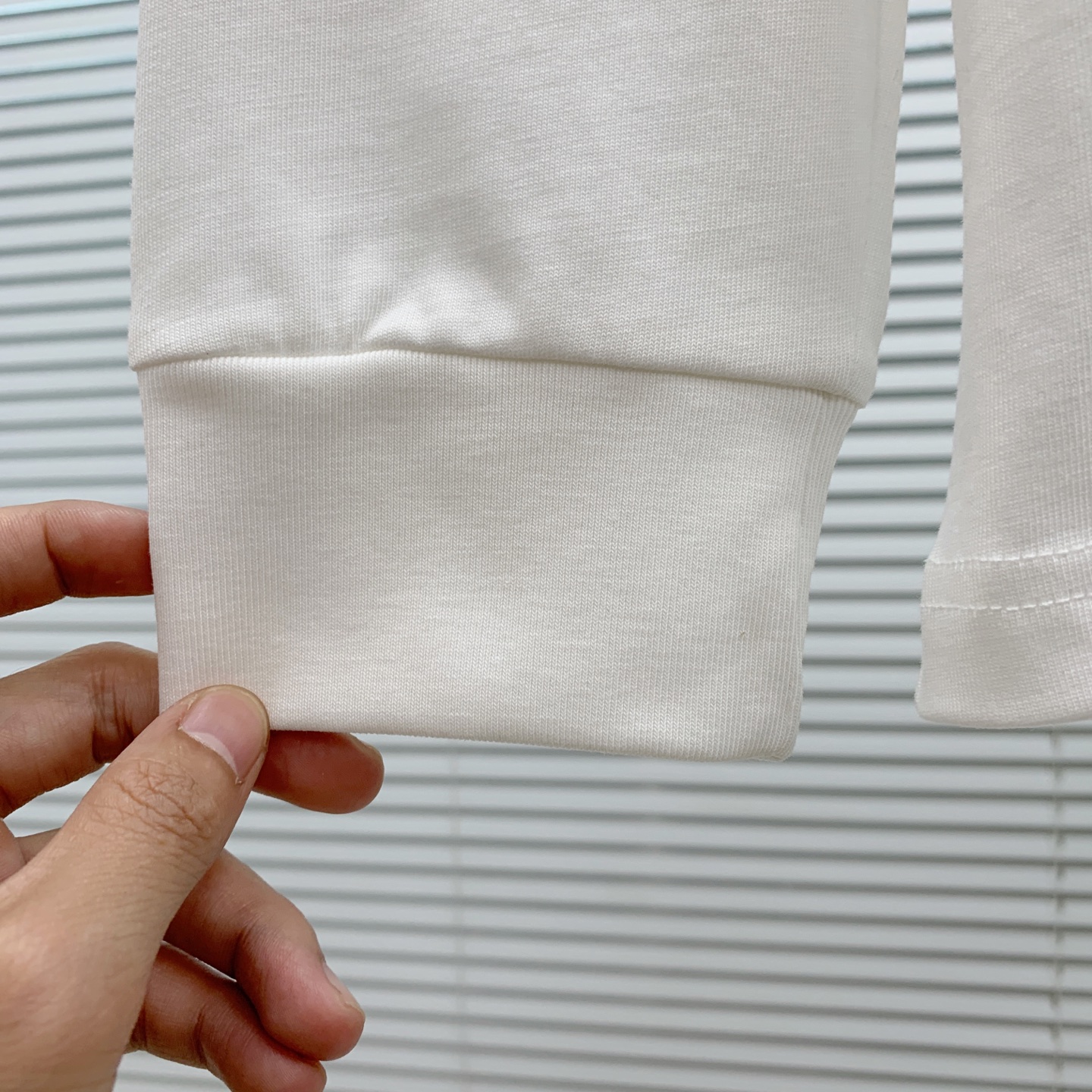 PLV 25ss秋季【新品】新款贸易订单圆领长袖打底衫长袖T恤网红款！上身舒适透气，不僵硬，整体有着丰富