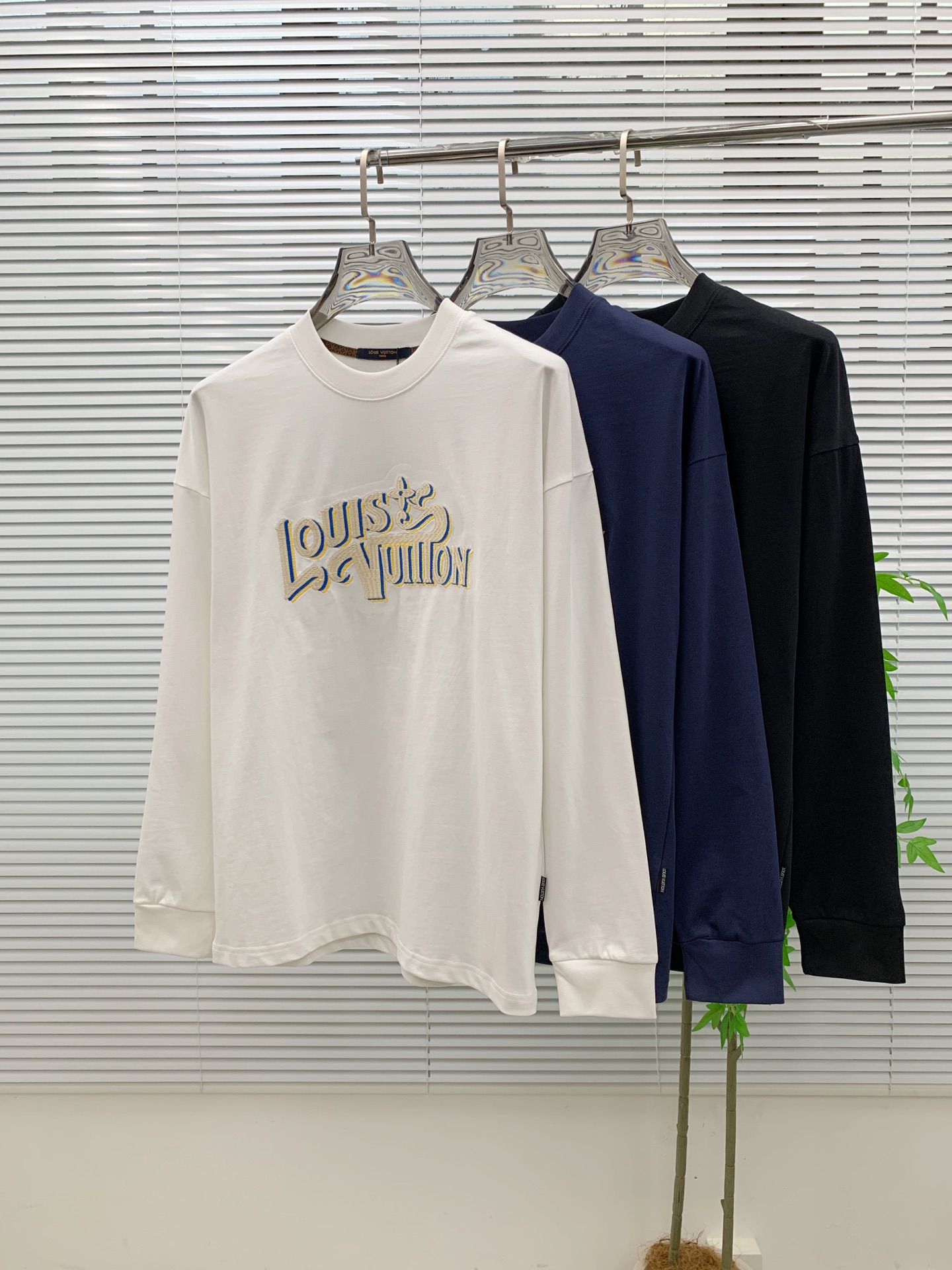 PLV 25ss秋季【新品】新款贸易订单圆领长袖打底衫长袖T恤网红款！上身舒适透气，不僵硬，整体有着丰富