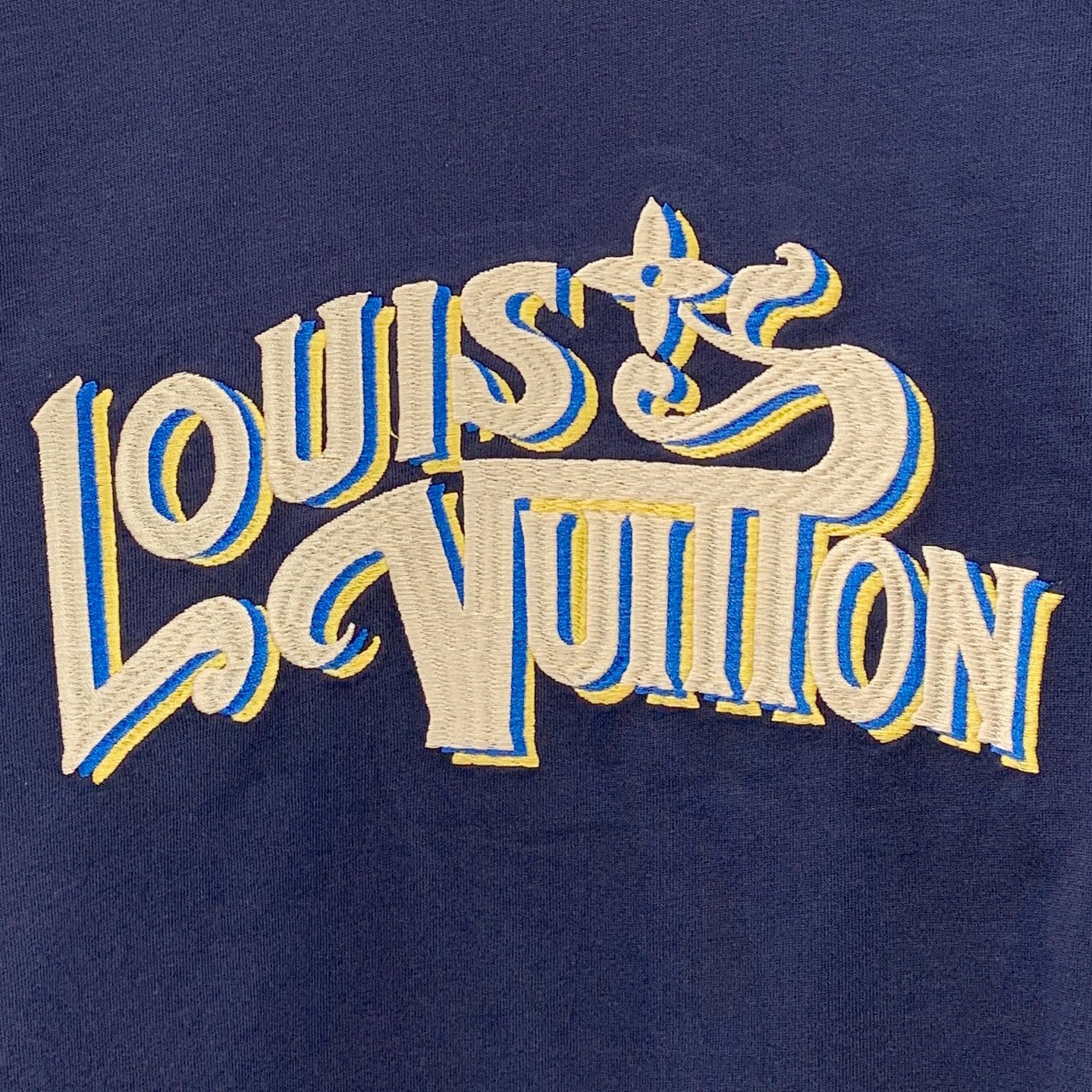 PLV 25ss秋季【新品】新款贸易订单圆领长袖打底衫长袖T恤网红款！上身舒适透气，不僵硬，整体有着丰富