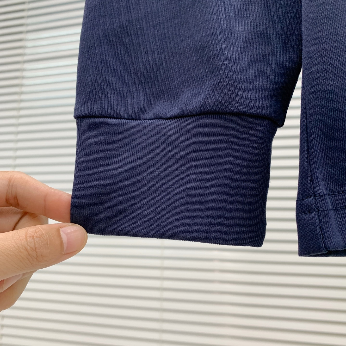 PLV 25ss秋季【新品】新款贸易订单圆领长袖打底衫长袖T恤网红款！上身舒适透气，不僵硬，整体有着丰富