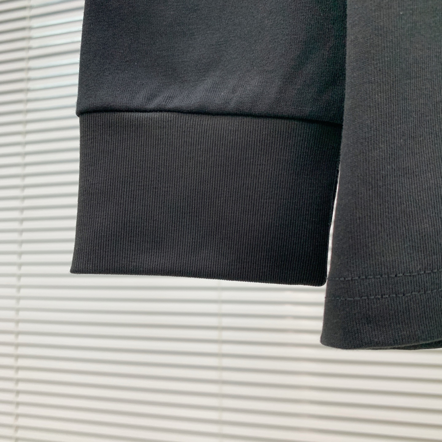 PLV 25ss秋季【新品】新款贸易订单圆领长袖打底衫长袖T恤网红款！上身舒适透气，不僵硬，整体有着丰富