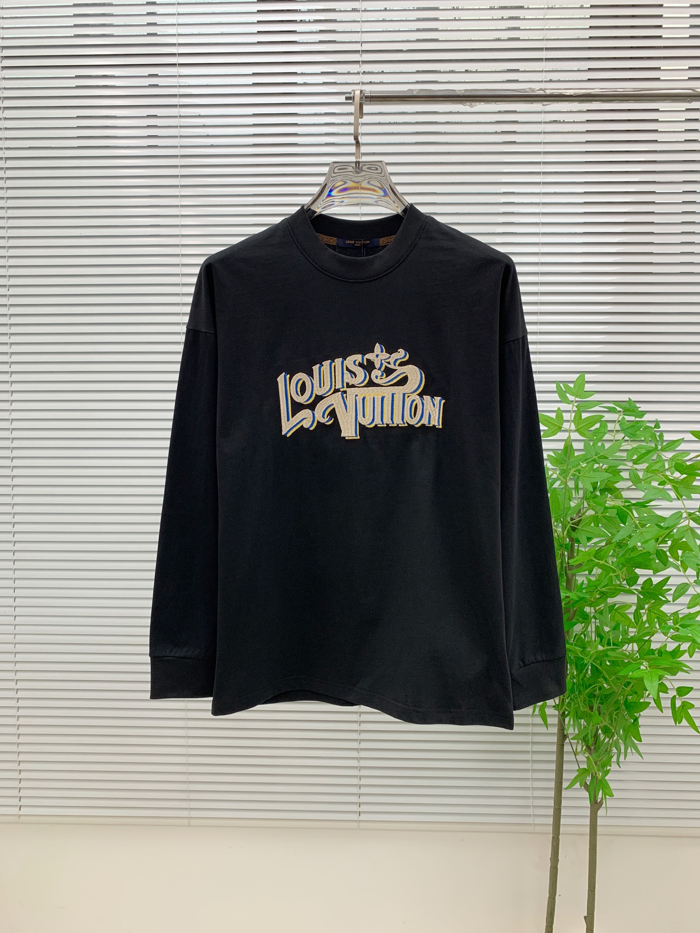 PLV 25ss秋季【新品】新款贸易订单圆领长袖打底衫长袖T恤网红款！上身舒适透气，不僵硬，整体有着丰富