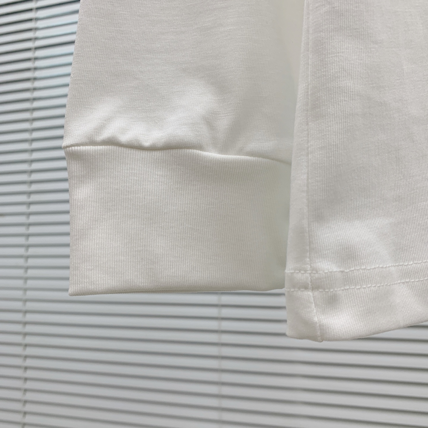 PLV 25ss秋季【新品】新款贸易订单圆领长袖打底衫长袖T恤网红款！上身舒适透气，不僵硬，整体有着丰富