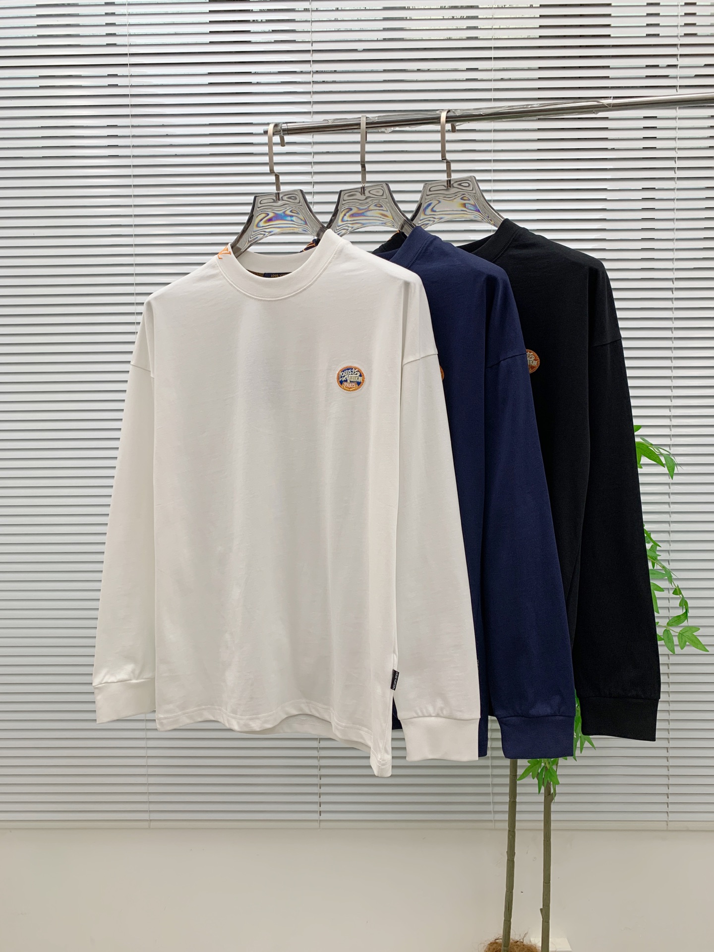 PLV 25ss秋季【新品】新款贸易订单圆领长袖打底衫长袖T恤网红款！上身舒适透气，不僵硬，整体有着丰富