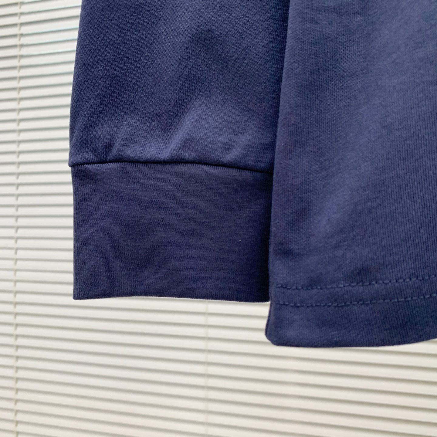 PLV 25ss秋季【新品】新款贸易订单圆领长袖打底衫长袖T恤网红款！上身舒适透气，不僵硬，整体有着丰富