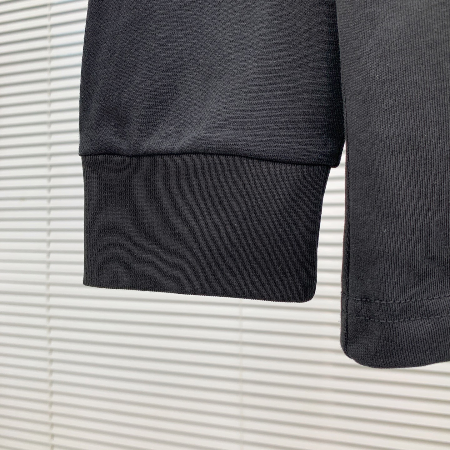 PLV 25ss秋季【新品】新款贸易订单圆领长袖打底衫长袖T恤网红款！上身舒适透气，不僵硬，整体有着丰富