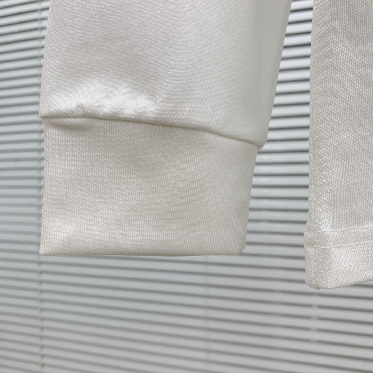 PTB 25ss秋季【新品】新款贸易订单圆领长袖打底衫长袖T恤网红款！上身舒适透气，不僵硬，整体有着丰富