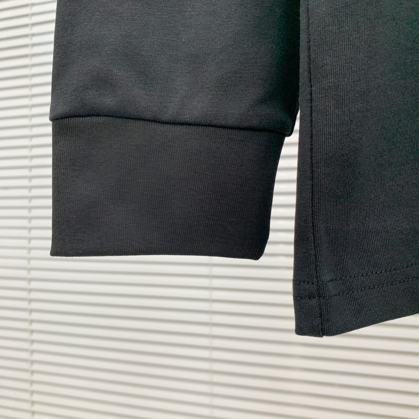 PTB 25ss秋季【新品】新款贸易订单圆领长袖打底衫长袖T恤网红款！上身舒适透气，不僵硬，整体有着丰富