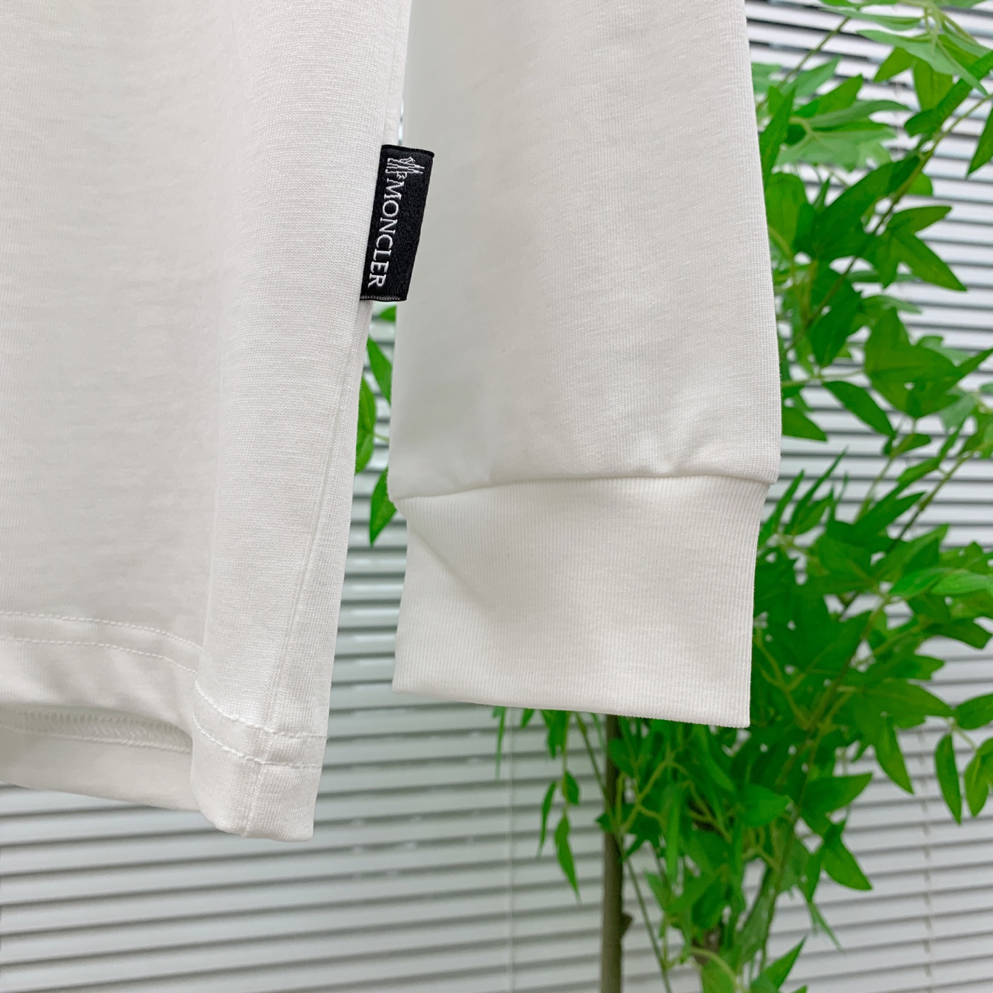 P蒙口25ss秋季【新品】新款贸易订单圆领长袖打底衫长袖T恤网红款！上身舒适透气，不僵硬，整体有着丰富的