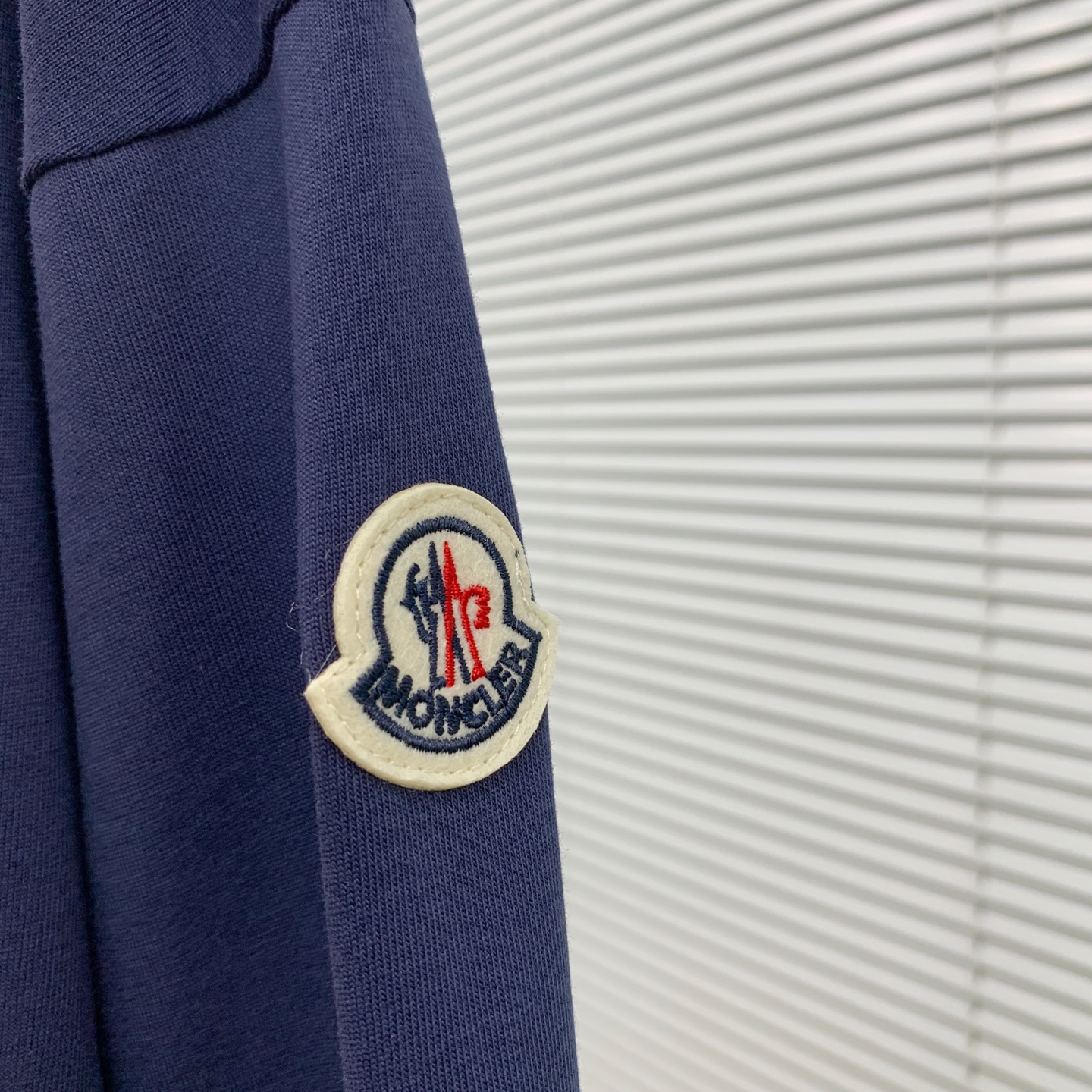 P蒙口25ss秋季【新品】新款贸易订单圆领长袖打底衫长袖T恤网红款！上身舒适透气，不僵硬，整体有着丰富的