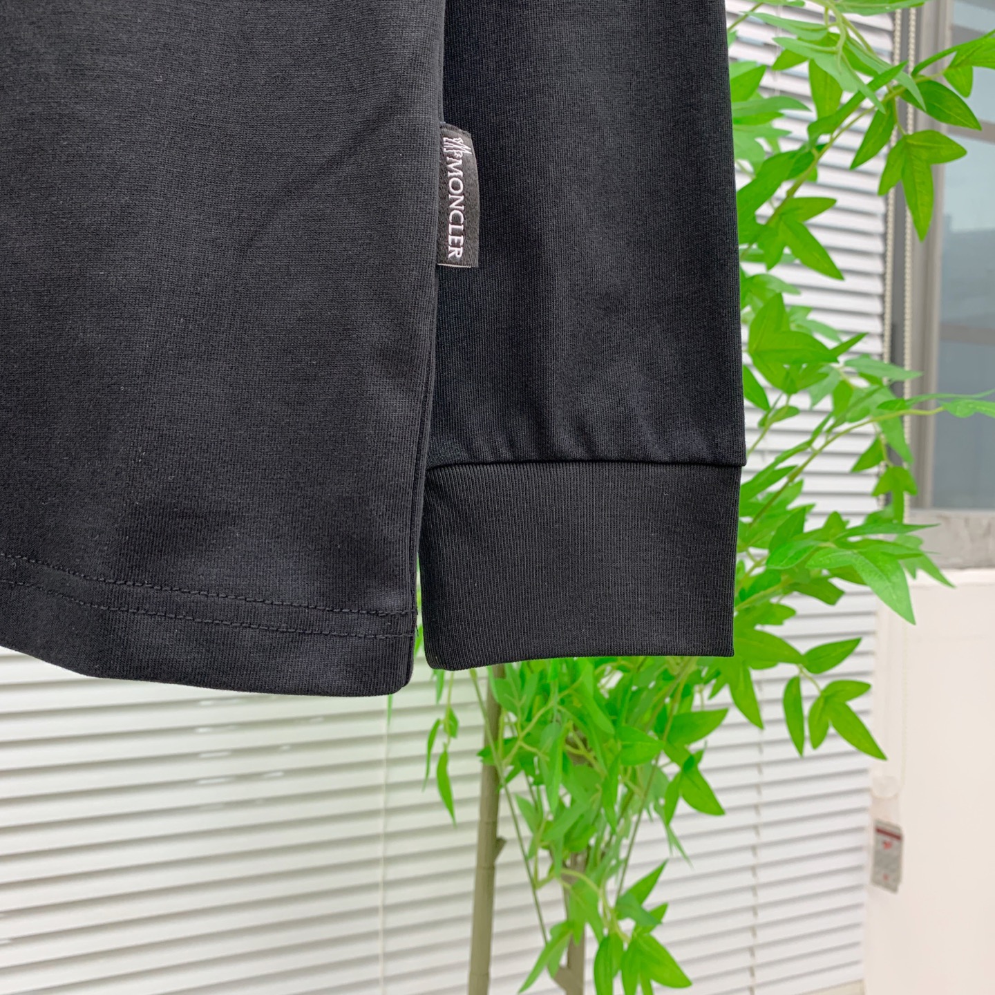 P蒙口25ss秋季【新品】新款贸易订单圆领长袖打底衫长袖T恤网红款！上身舒适透气，不僵硬，整体有着丰富的