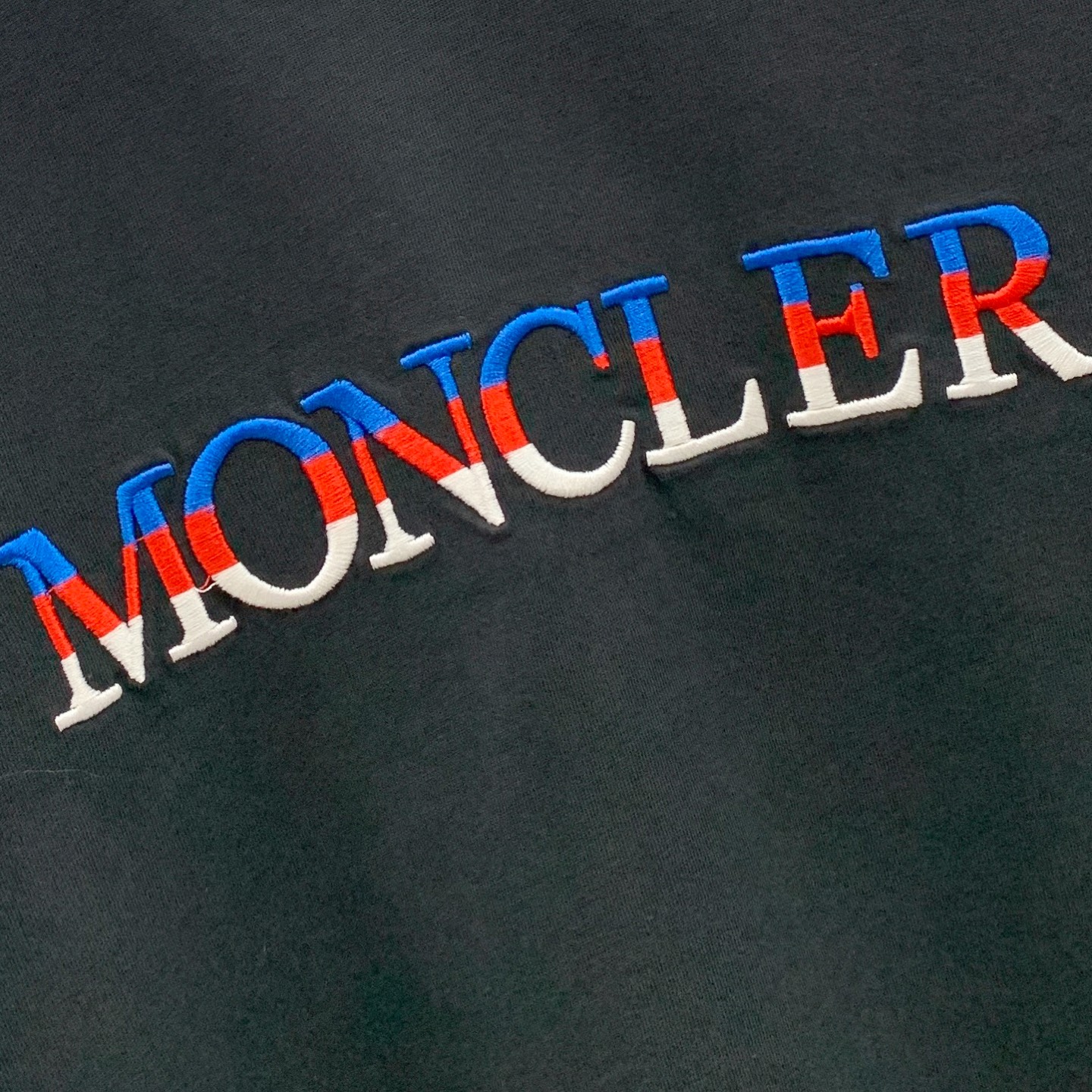 P蒙口25ss秋季【新品】新款贸易订单圆领长袖打底衫长袖T恤网红款！上身舒适透气，不僵硬，整体有着丰富的