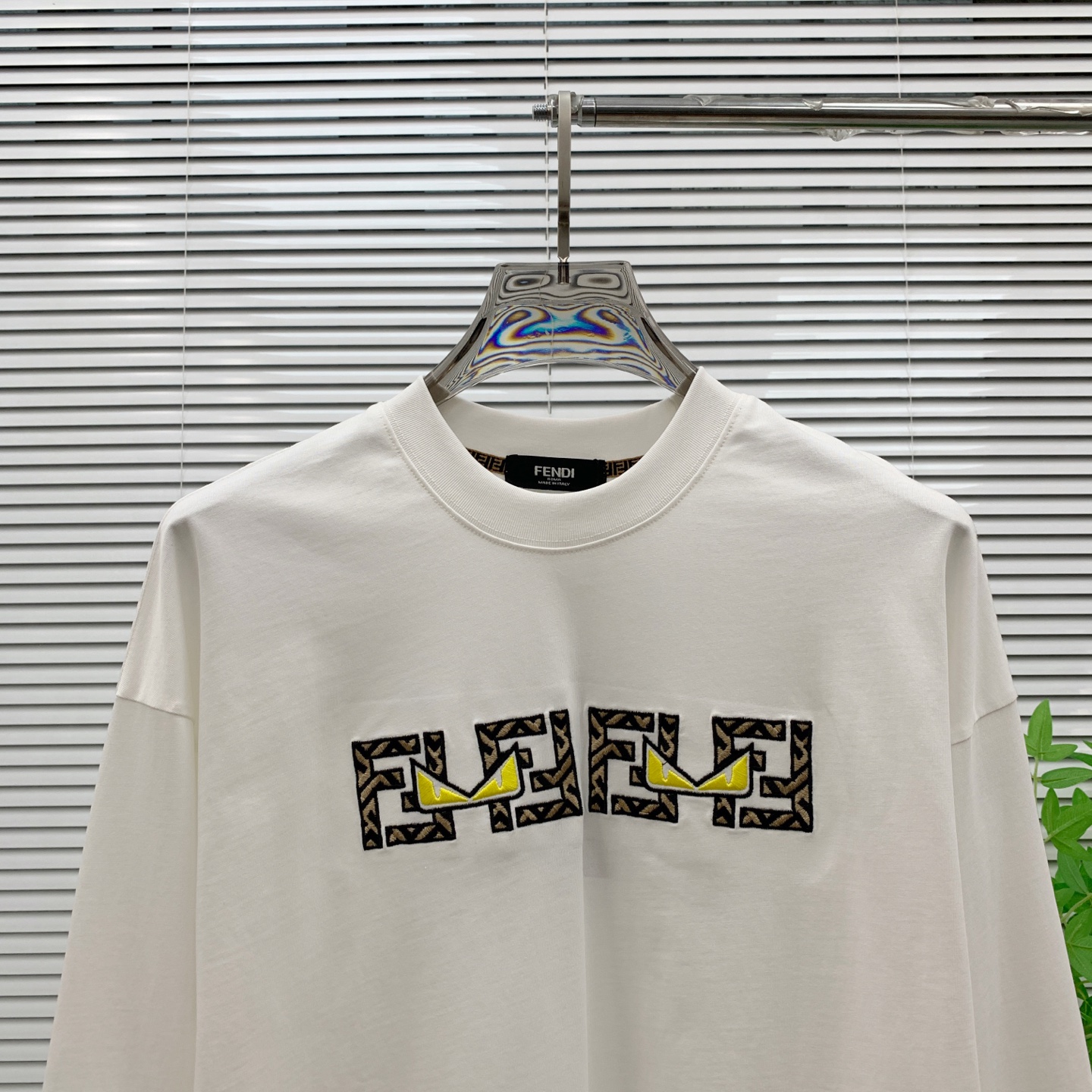 P芬迪25ss秋季【新品】新款贸易订单圆领长袖打底衫长袖T恤网红款！上身舒适透气，不僵硬，整体有着丰富的