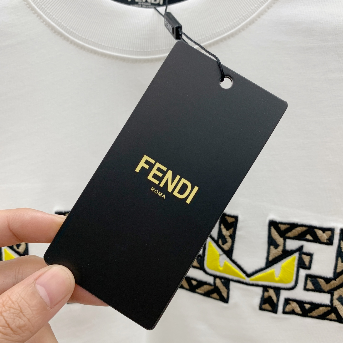 P芬迪25ss秋季【新品】新款贸易订单圆领长袖打底衫长袖T恤网红款！上身舒适透气，不僵硬，整体有着丰富的