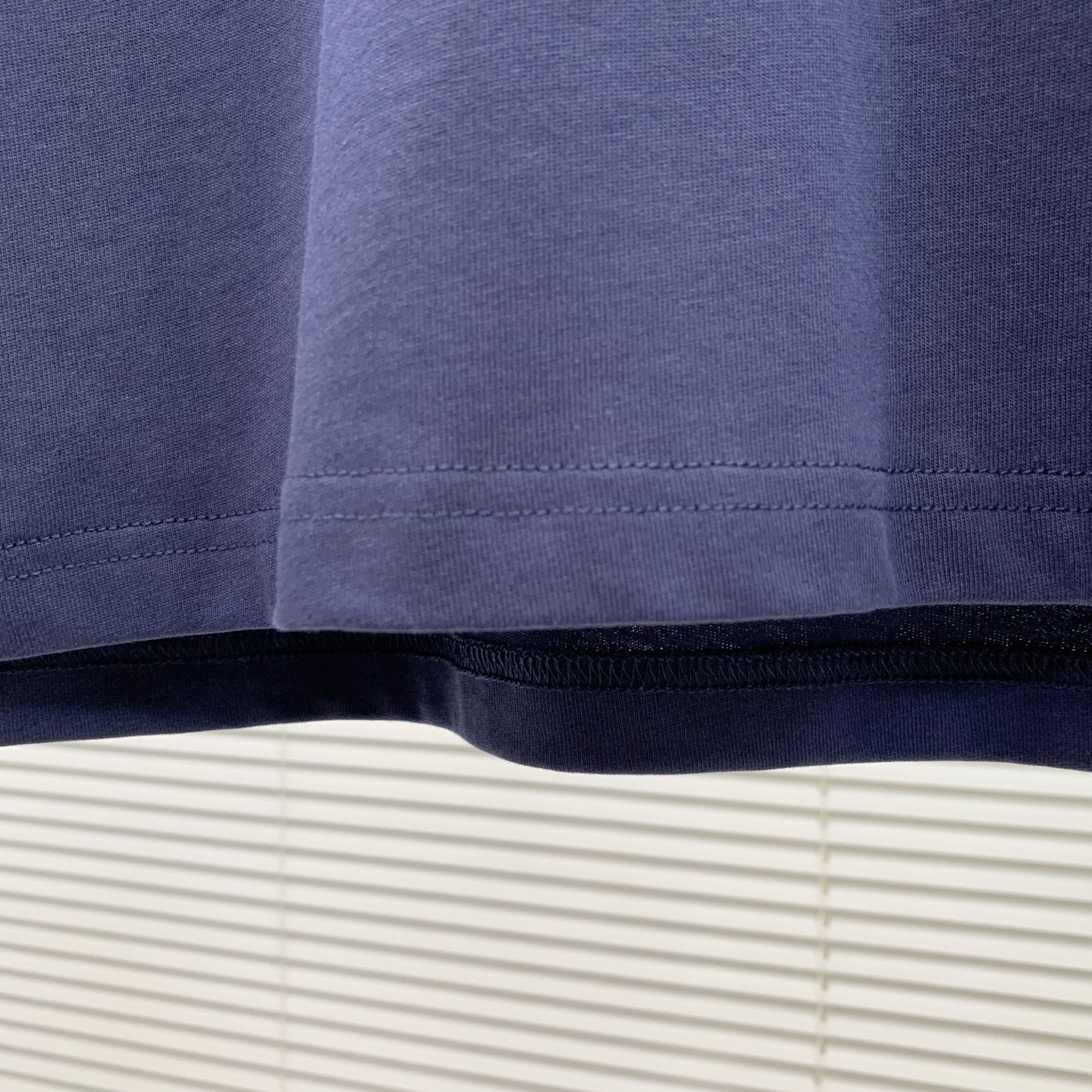 P芬迪25ss秋季【新品】新款贸易订单圆领长袖打底衫长袖T恤网红款！上身舒适透气，不僵硬，整体有着丰富的