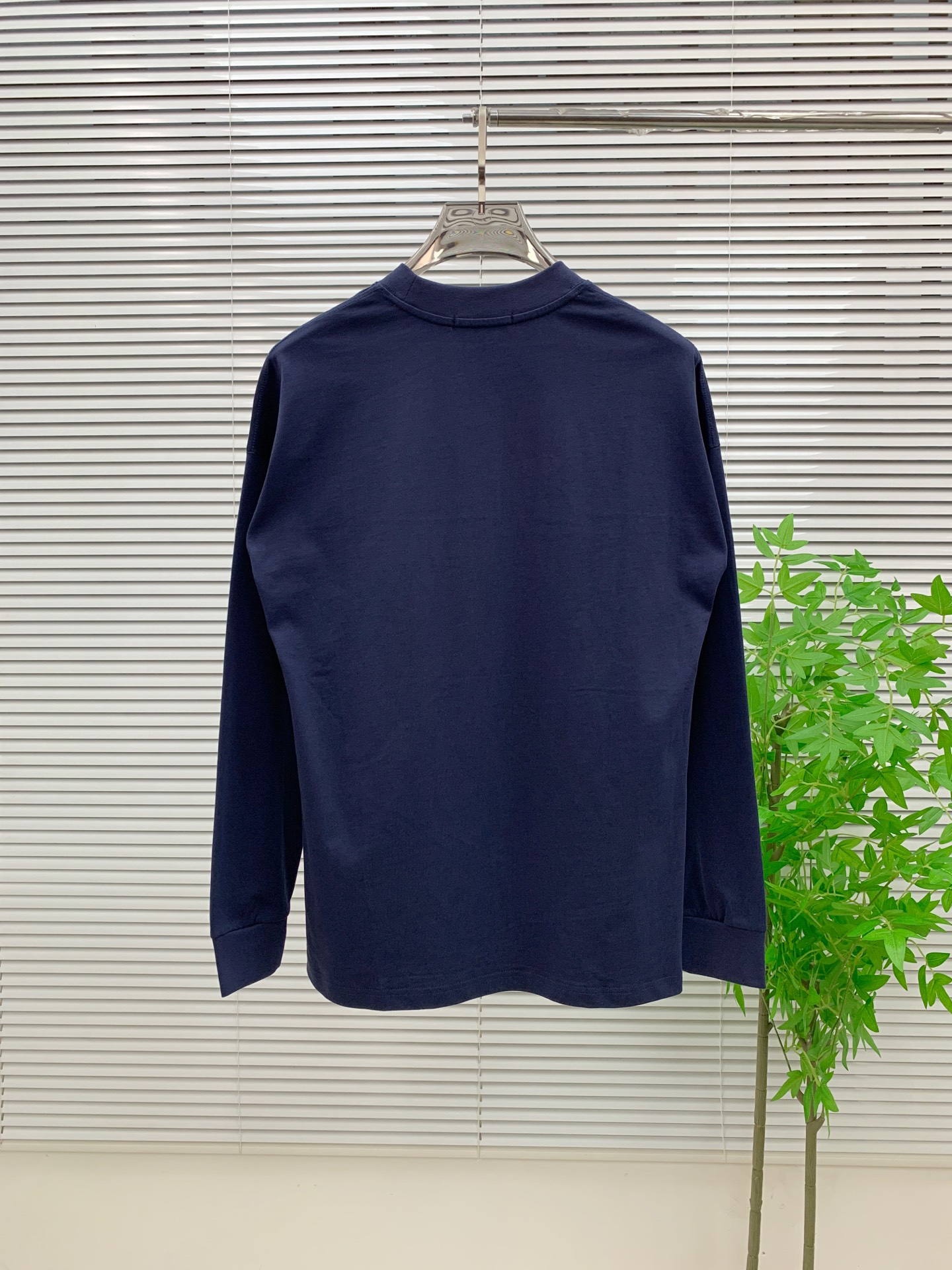 P芬迪25ss秋季【新品】新款贸易订单圆领长袖打底衫长袖T恤网红款！上身舒适透气，不僵硬，整体有着丰富的