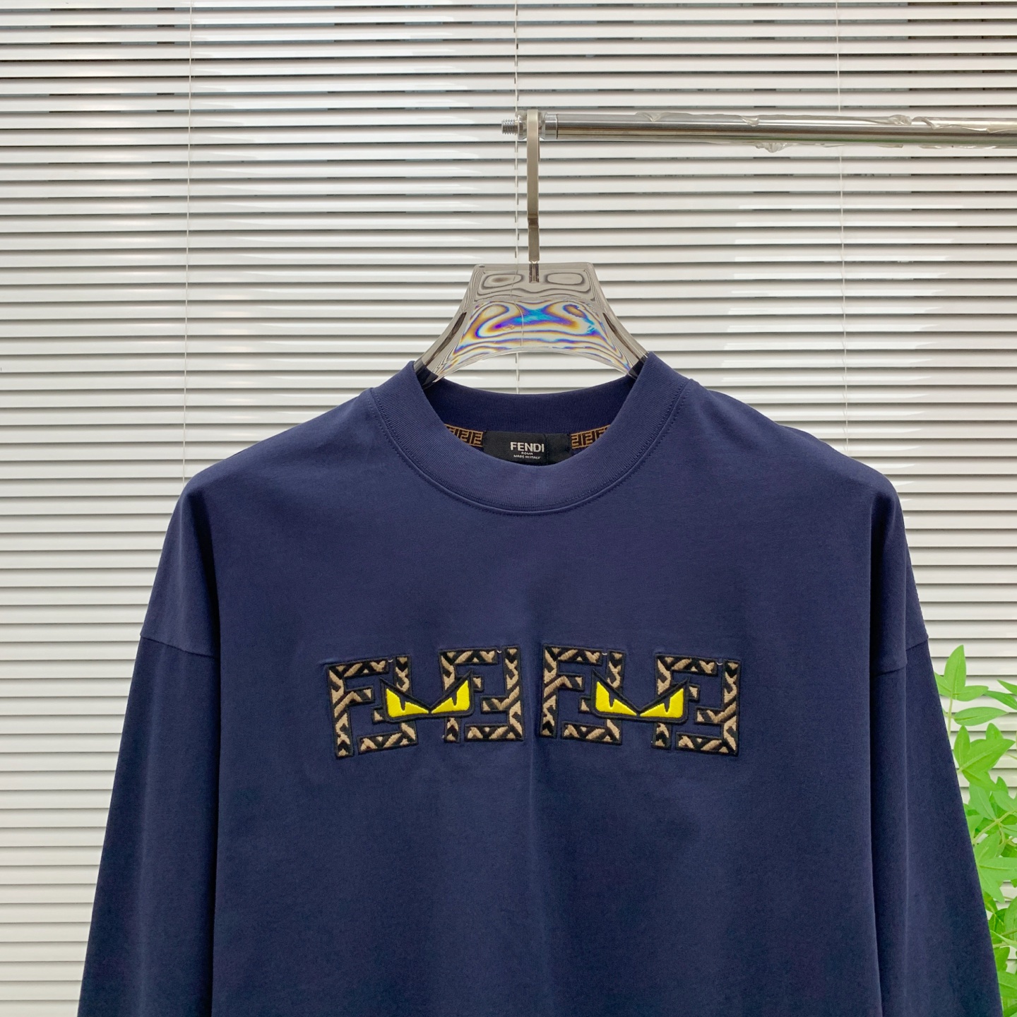 P芬迪25ss秋季【新品】新款贸易订单圆领长袖打底衫长袖T恤网红款！上身舒适透气，不僵硬，整体有着丰富的