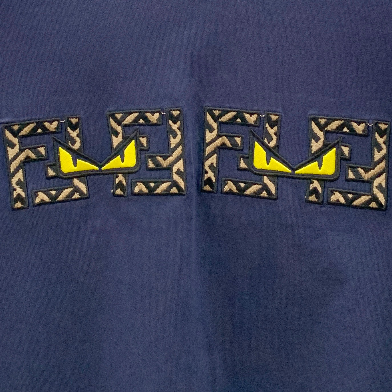 P芬迪25ss秋季【新品】新款贸易订单圆领长袖打底衫长袖T恤网红款！上身舒适透气，不僵硬，整体有着丰富的