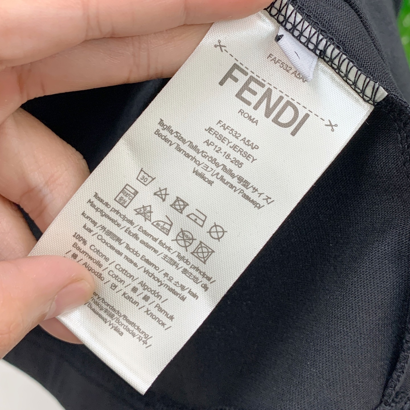 P芬迪25ss秋季【新品】新款贸易订单圆领长袖打底衫长袖T恤网红款！上身舒适透气，不僵硬，整体有着丰富的