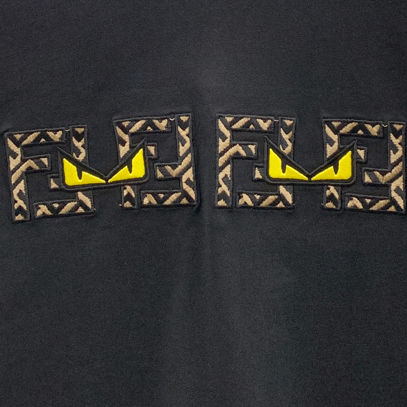 P芬迪25ss秋季【新品】新款贸易订单圆领长袖打底衫长袖T恤网红款！上身舒适透气，不僵硬，整体有着丰富的