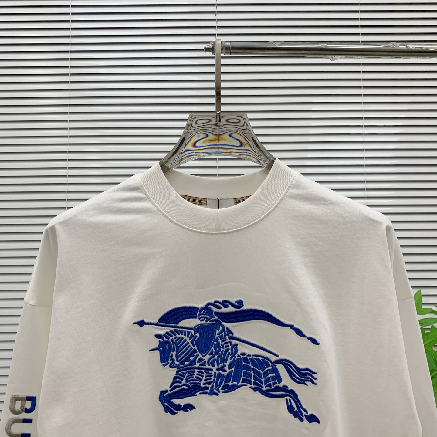 P巴宝莉25ss秋季【新品】新款贸易订单圆领长袖打底衫长袖T恤网红款！上身舒适透气，不僵硬，整体有着丰富