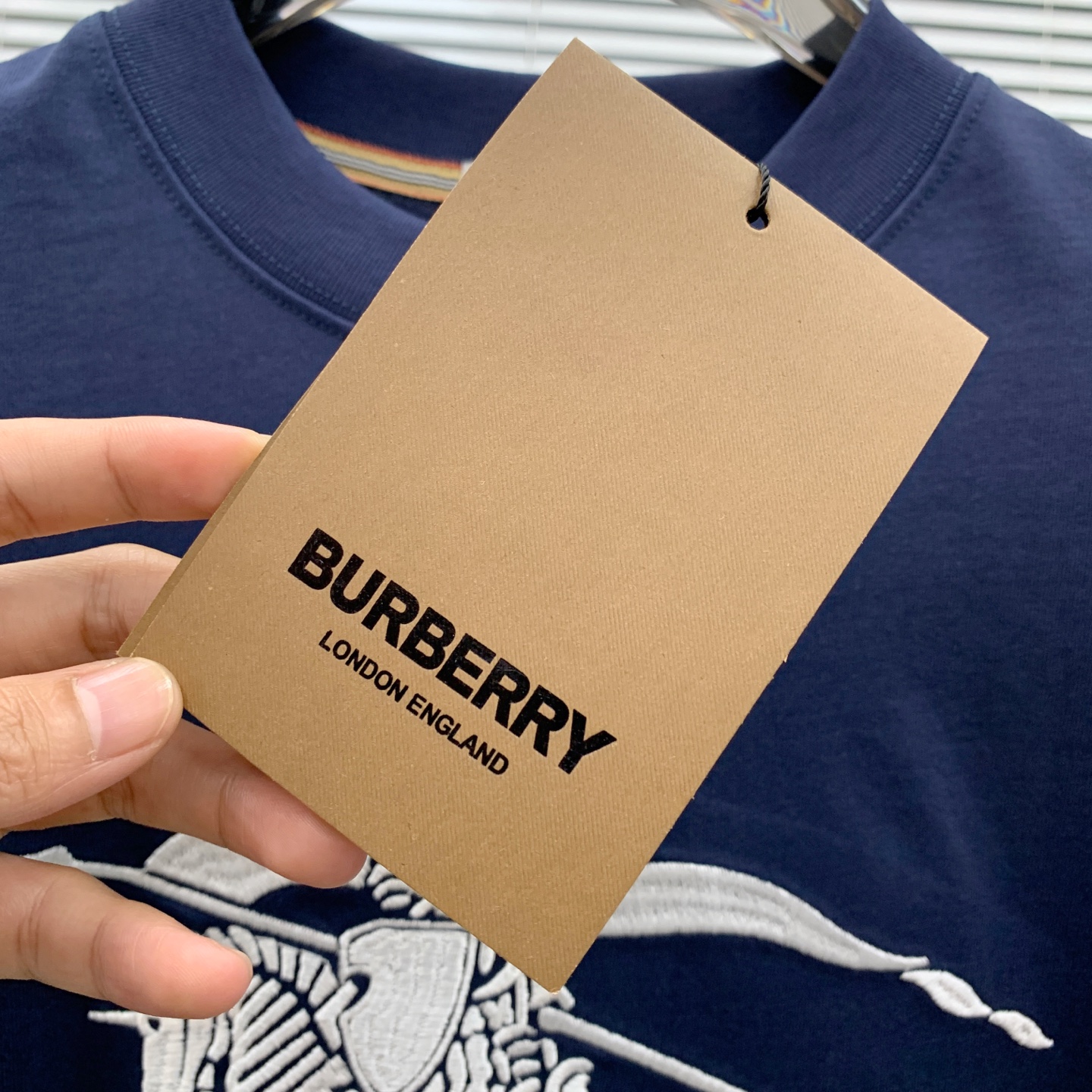 P巴宝莉25ss秋季【新品】新款贸易订单圆领长袖打底衫长袖T恤网红款！上身舒适透气，不僵硬，整体有着丰富