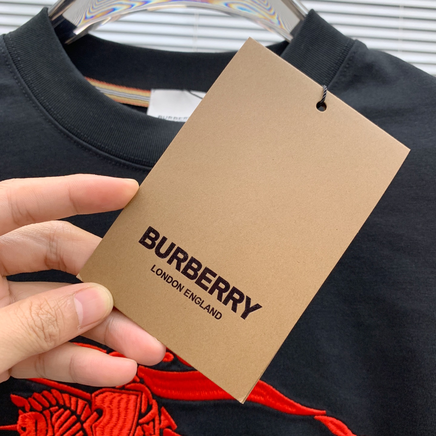 P巴宝莉25ss秋季【新品】新款贸易订单圆领长袖打底衫长袖T恤网红款！上身舒适透气，不僵硬，整体有着丰富