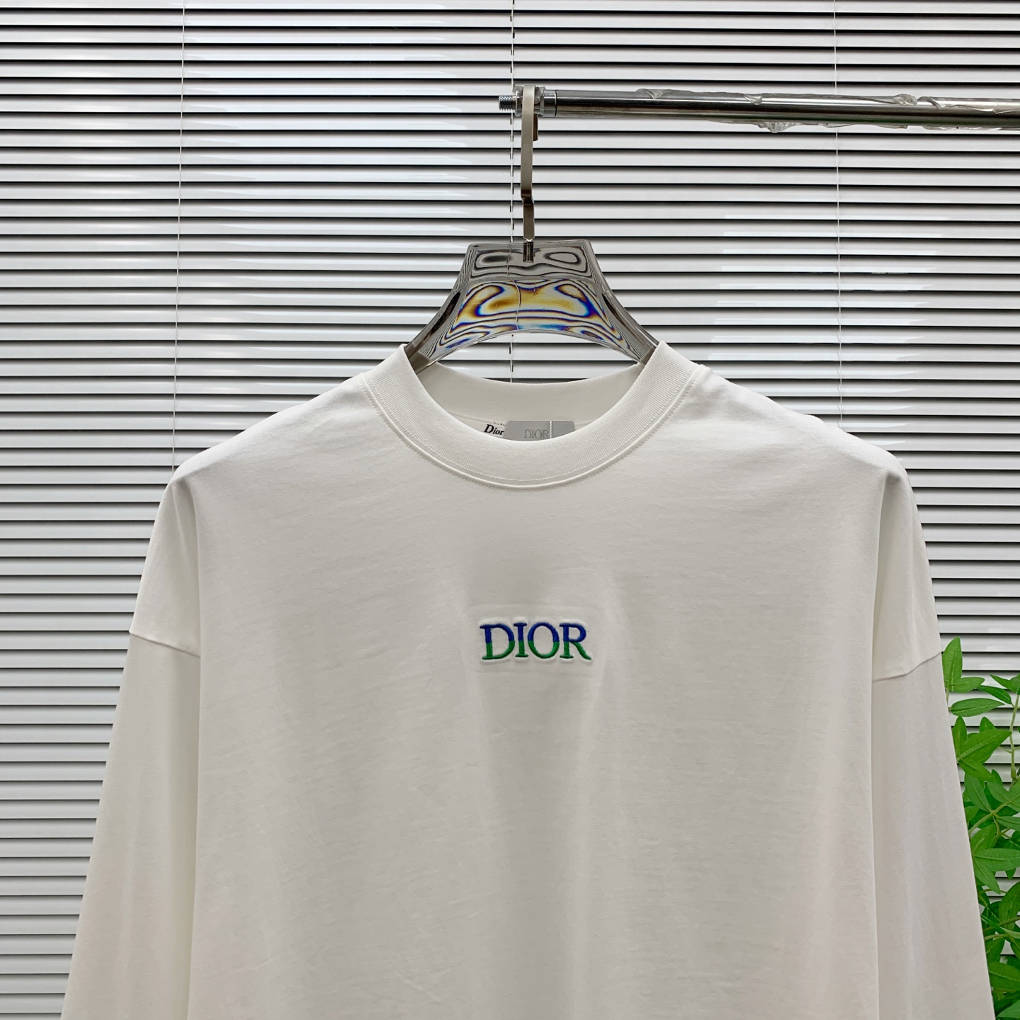 P迪奥25ss秋季【新品】新款贸易订单圆领长袖打底衫长袖T恤网红款！上身舒适透气，不僵硬，整体有着丰富的