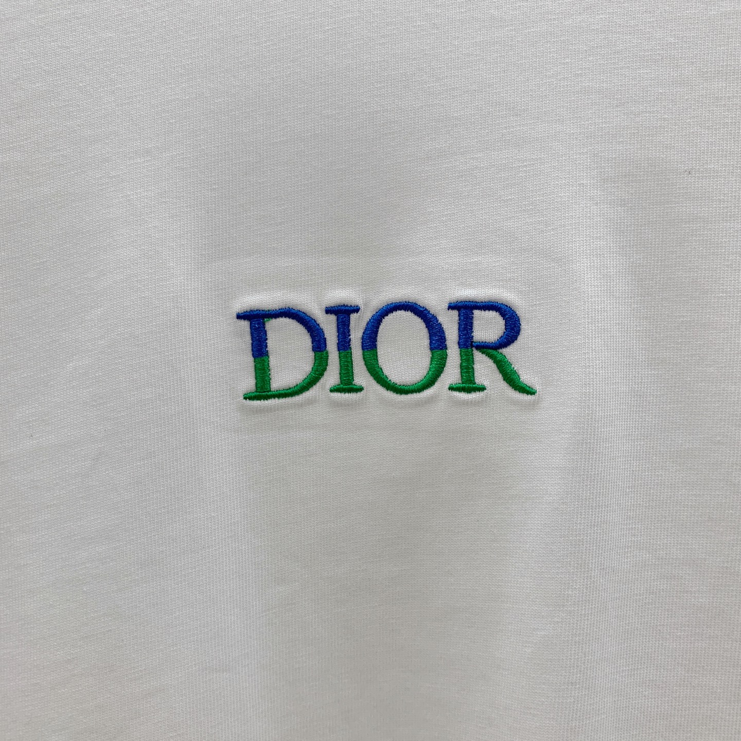 P迪奥25ss秋季【新品】新款贸易订单圆领长袖打底衫长袖T恤网红款！上身舒适透气，不僵硬，整体有着丰富的