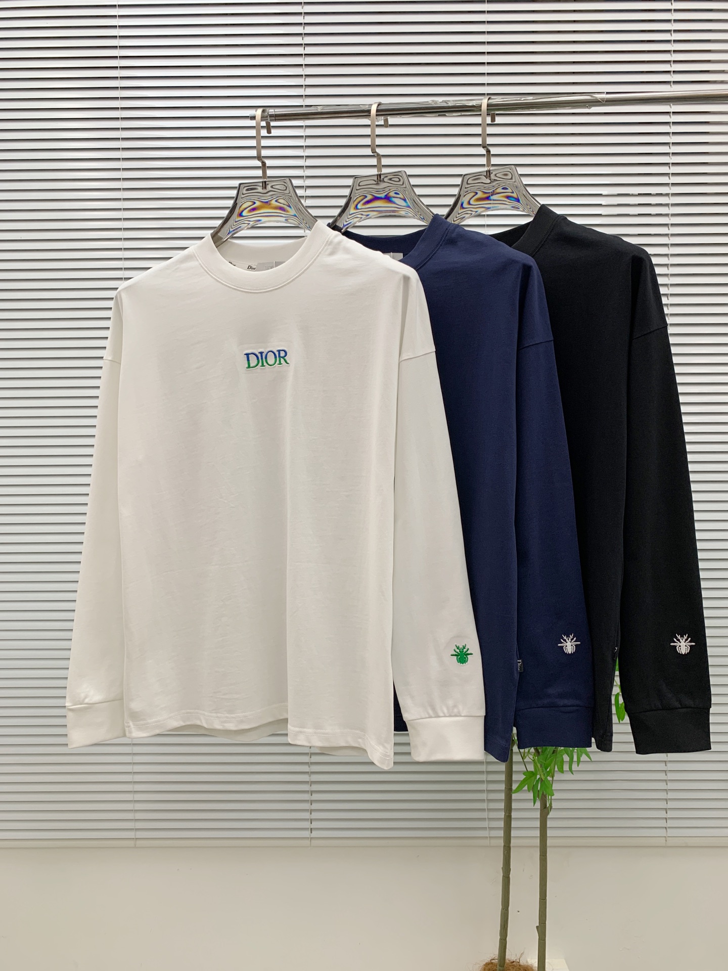 P迪奥25ss秋季【新品】新款贸易订单圆领长袖打底衫长袖T恤网红款！上身舒适透气，不僵硬，整体有着丰富的