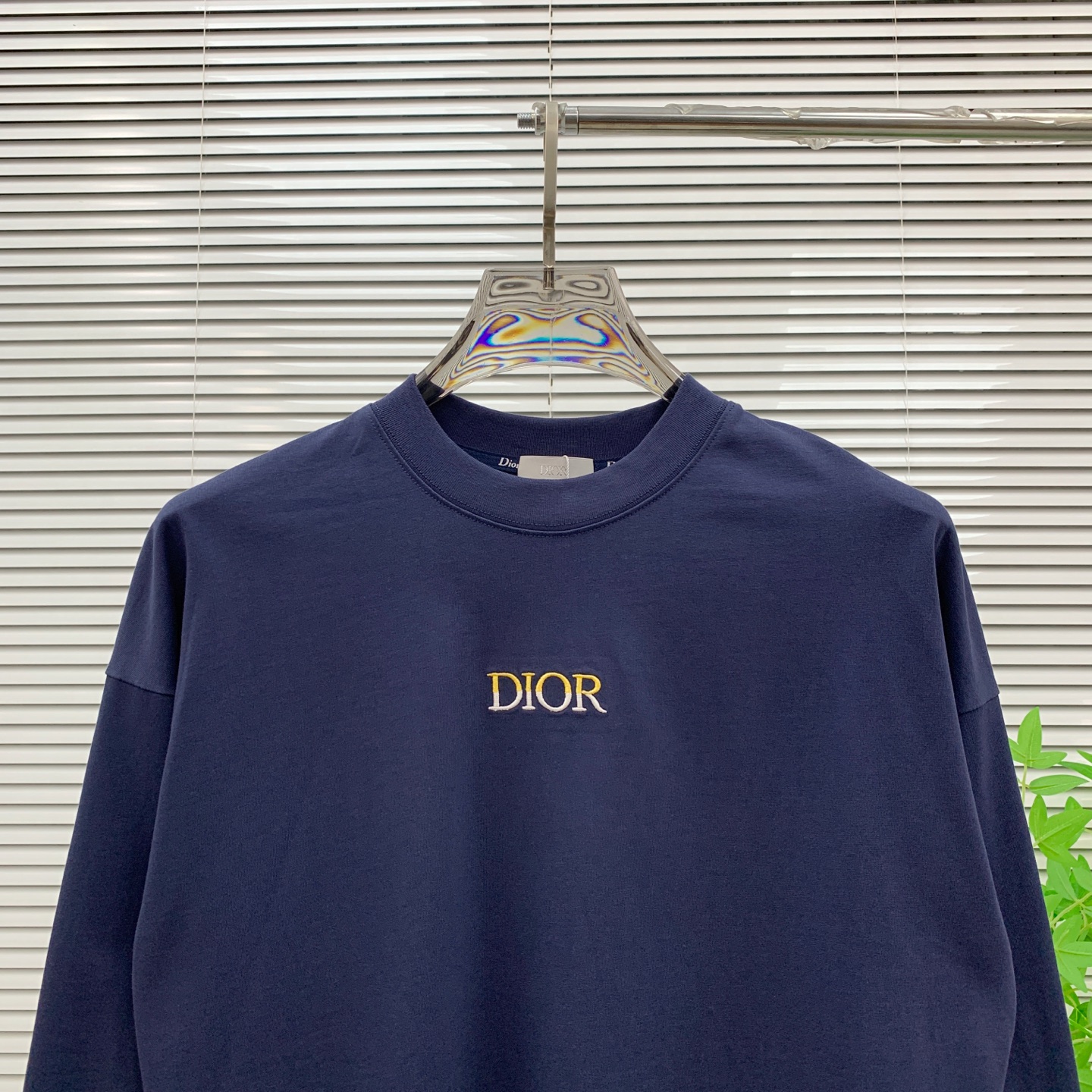 P迪奥25ss秋季【新品】新款贸易订单圆领长袖打底衫长袖T恤网红款！上身舒适透气，不僵硬，整体有着丰富的