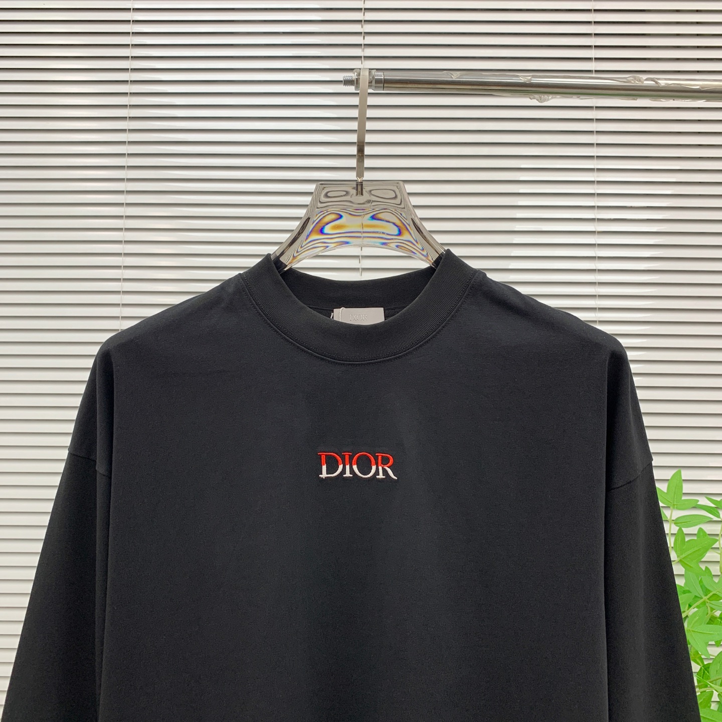 P迪奥25ss秋季【新品】新款贸易订单圆领长袖打底衫长袖T恤网红款！上身舒适透气，不僵硬，整体有着丰富的