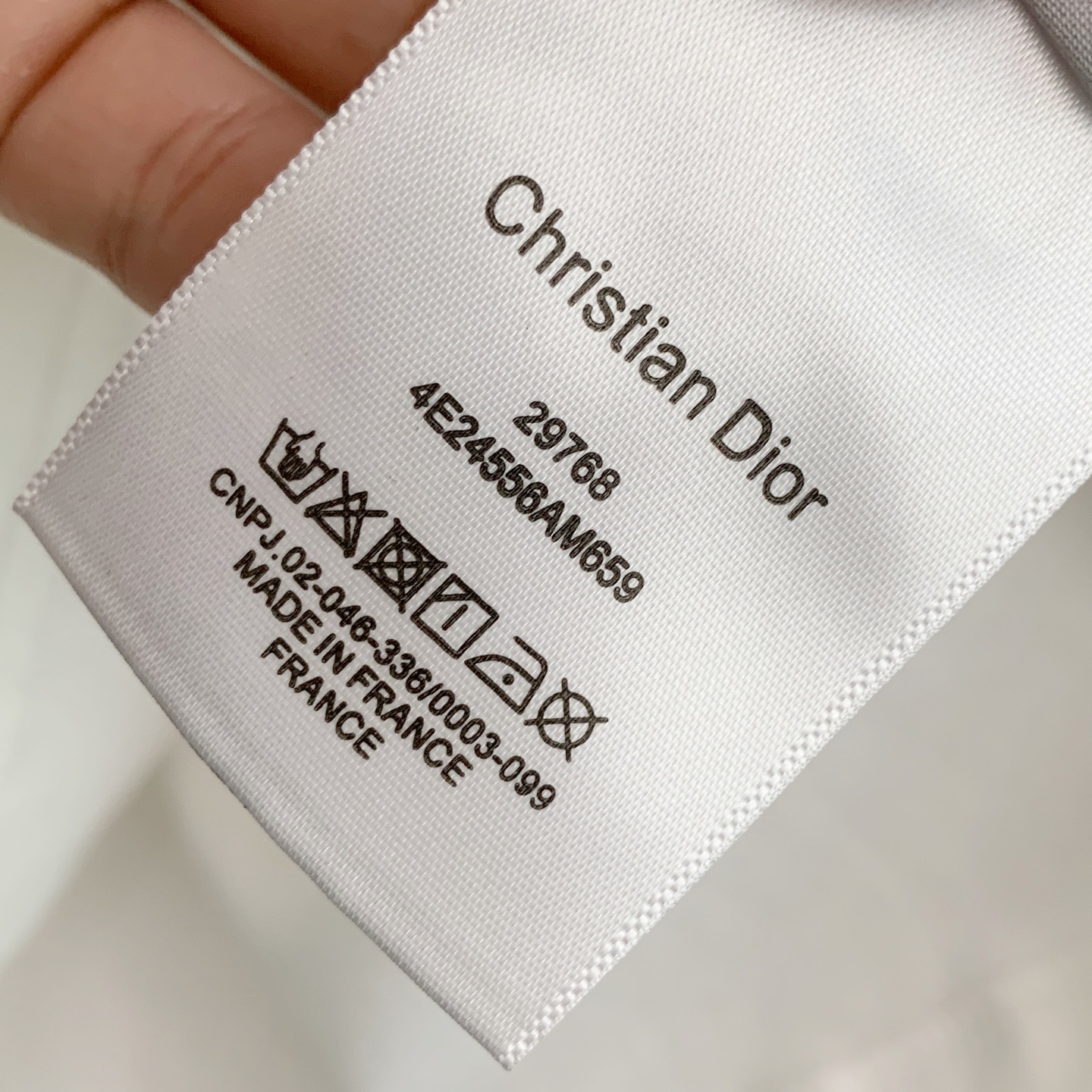 P迪奥25ss秋季【新品】新款贸易订单圆领长袖打底衫长袖T恤网红款！上身舒适透气，不僵硬，整体有着丰富的