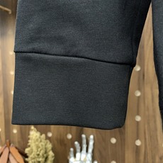 P巴宝莉25ss秋季【新品】新款贸易订单圆领长袖打底衫长袖T恤网红款!上身舒适透气,不僵硬,整体有着丰富 P巴宝莉25ss秋季【新品】新款贸易订单圆领长袖打底衫长袖T恤网红款!上身舒适透气,不僵硬,整体有着丰富