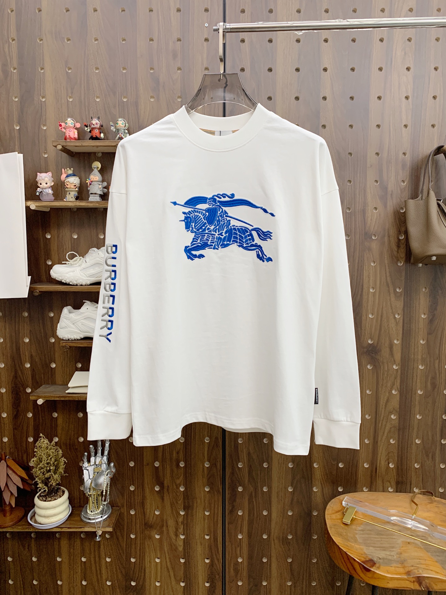 P巴宝莉25ss秋季【新品】新款贸易订单圆领长袖打底衫长袖T恤网红款！上身舒适透气，不僵硬，整体有着丰富