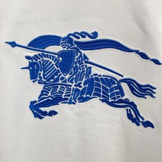 P巴宝莉25ss秋季【新品】新款贸易订单圆领长袖打底衫长袖T恤网红款!上身舒适透气,不僵硬,整体有着丰富 P巴宝莉25ss秋季【新品】新款贸易订单圆领长袖打底衫长袖T恤网红款!上身舒适透气,不僵硬,整体有着丰富