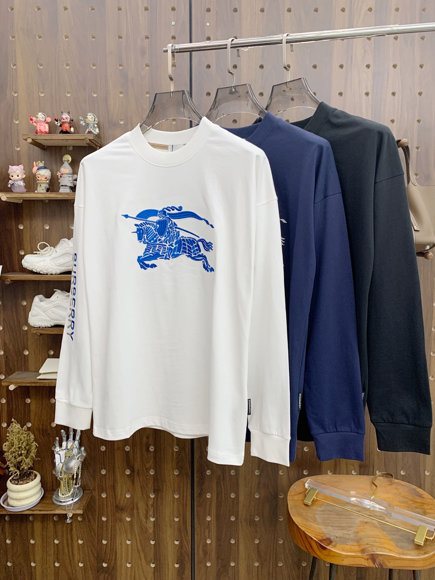 P巴宝莉25ss秋季【新品】新款贸易订单圆领长袖打底衫长袖T恤网红款！上身舒适透气，不僵硬，整体有着丰富