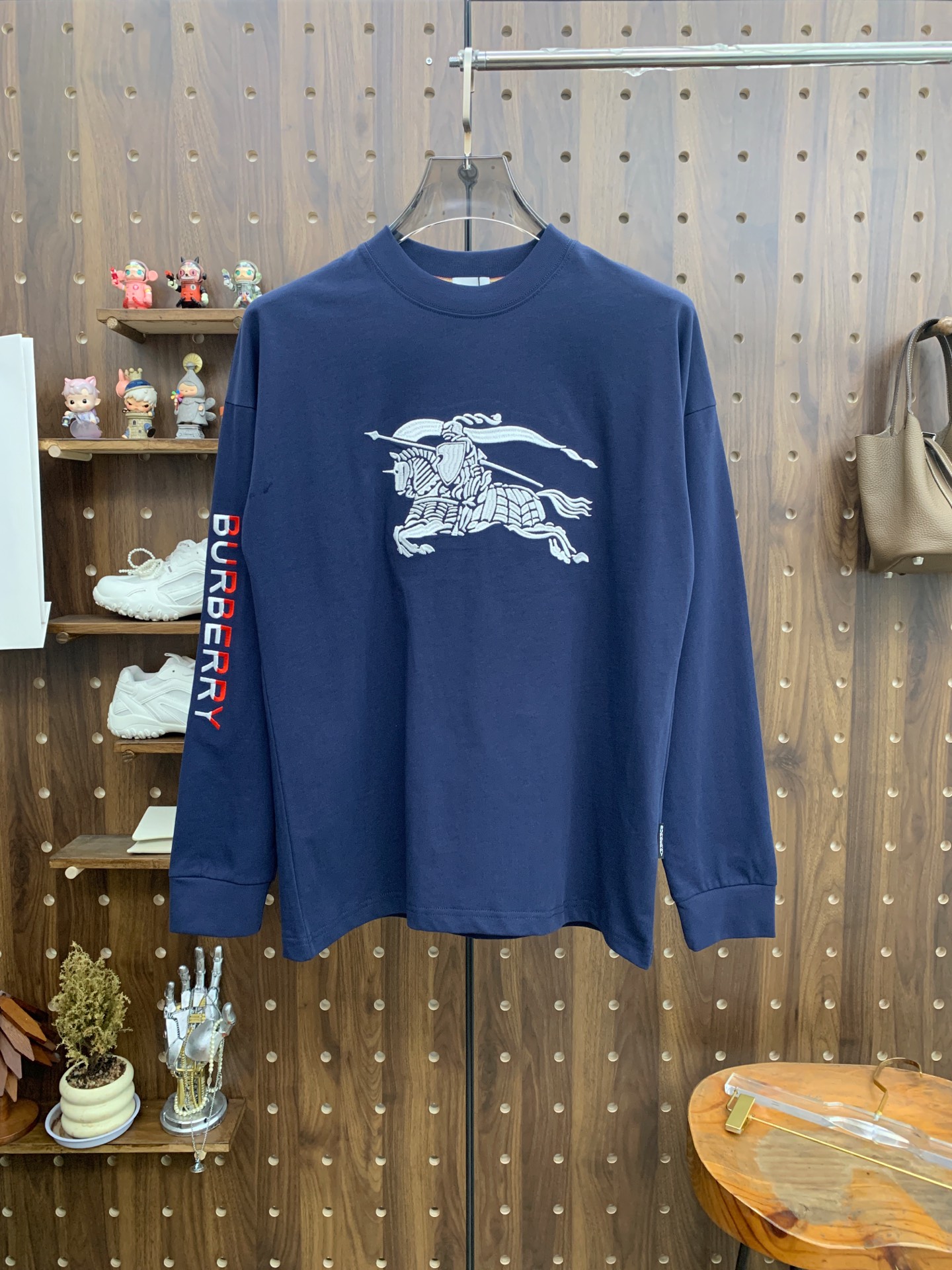 P巴宝莉25ss秋季【新品】新款贸易订单圆领长袖打底衫长袖T恤网红款！上身舒适透气，不僵硬，整体有着丰富