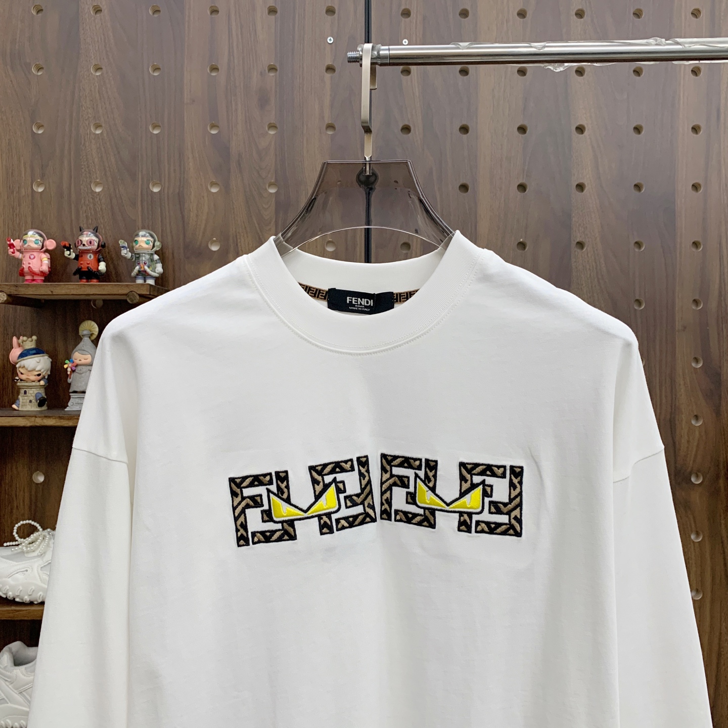 P芬迪25ss秋季【新品】新款贸易订单圆领长袖打底衫长袖T恤网红款！上身舒适透气，不僵硬，整体有着丰富的