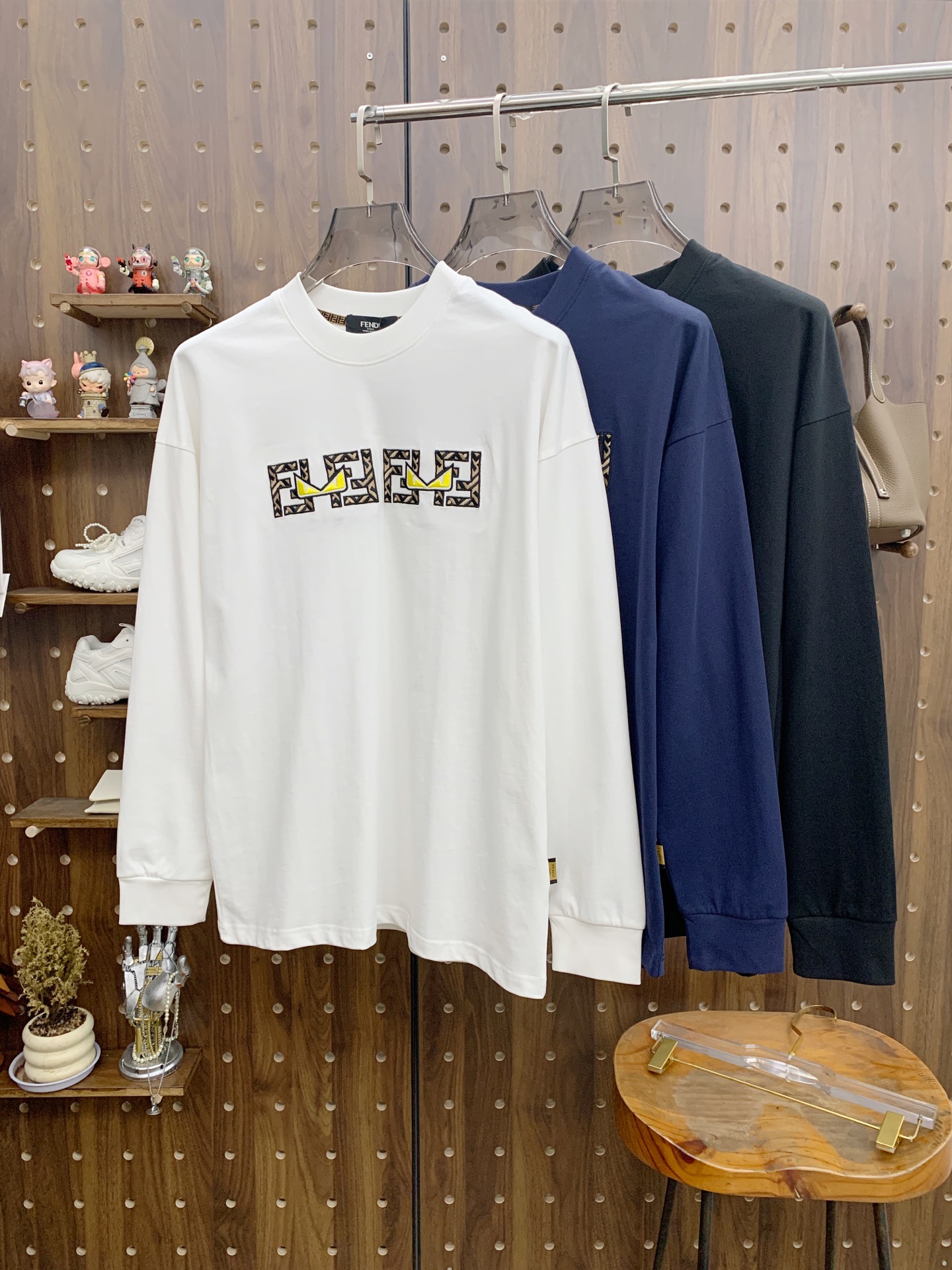P芬迪25ss秋季【新品】新款贸易订单圆领长袖打底衫长袖T恤网红款！上身舒适透气，不僵硬，整体有着丰富的