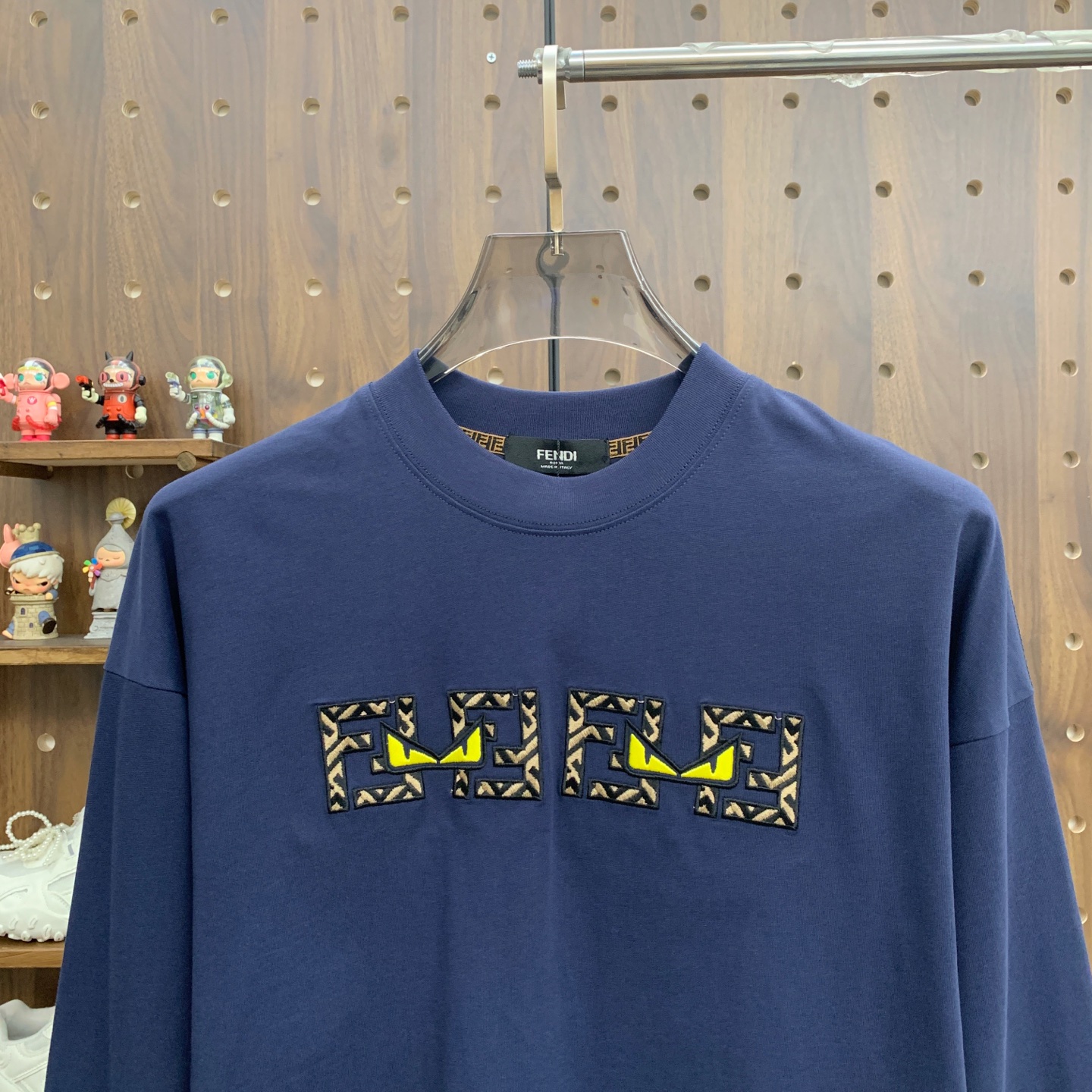 P芬迪25ss秋季【新品】新款贸易订单圆领长袖打底衫长袖T恤网红款！上身舒适透气，不僵硬，整体有着丰富的