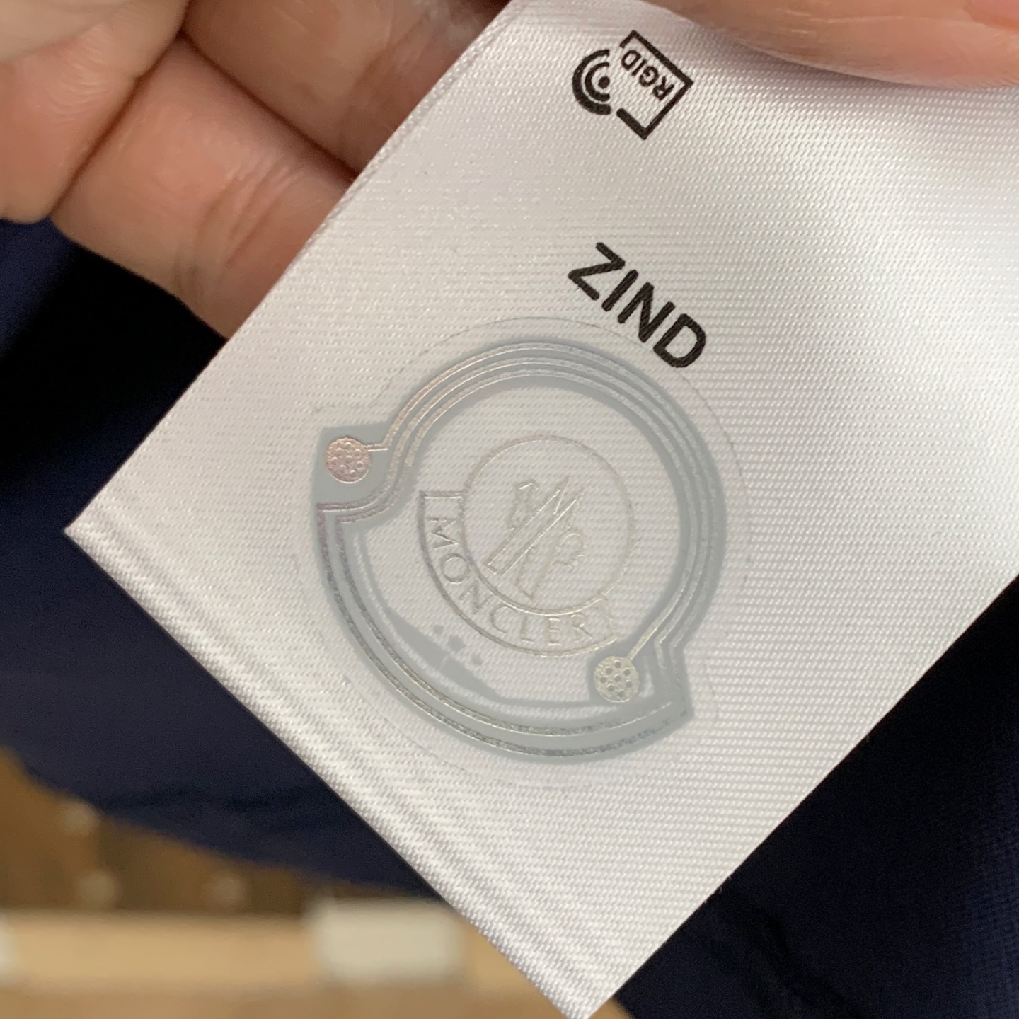 P蒙口25ss秋季【新品】新款贸易订单圆领长袖打底衫长袖T恤网红款！上身舒适透气，不僵硬，整体有着丰富的