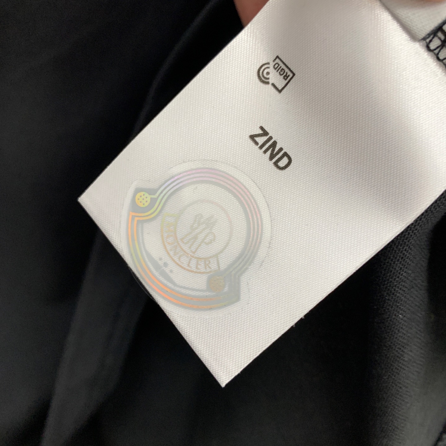 P蒙口25ss秋季【新品】新款贸易订单圆领长袖打底衫长袖T恤网红款！上身舒适透气，不僵硬，整体有着丰富的