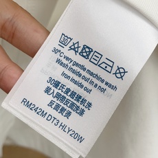 PLV 25ss秋季【新品】新款贸易订单圆领长袖打底衫长袖T恤网红款!上身舒适透气,不僵硬,整体有着丰富 PLV 25ss秋季【新品】新款贸易订单圆领长袖打底衫长袖T恤网红款!上身舒适透气,不僵硬,整体有着丰富