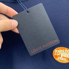 PLV 25ss秋季【新品】新款贸易订单圆领长袖打底衫长袖T恤网红款!上身舒适透气,不僵硬,整体有着丰富 PLV 25ss秋季【新品】新款贸易订单圆领长袖打底衫长袖T恤网红款!上身舒适透气,不僵硬,整体有着丰富