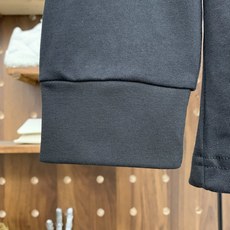 PLV 25ss秋季【新品】新款贸易订单圆领长袖打底衫长袖T恤网红款!上身舒适透气,不僵硬,整体有着丰富 PLV 25ss秋季【新品】新款贸易订单圆领长袖打底衫长袖T恤网红款!上身舒适透气,不僵硬,整体有着丰富