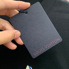 PLV 25ss秋季【新品】新款贸易订单圆领长袖打底衫长袖T恤网红款!上身舒适透气,不僵硬,整体有着丰富 PLV 25ss秋季【新品】新款贸易订单圆领长袖打底衫长袖T恤网红款!上身舒适透气,不僵硬,整体有着丰富